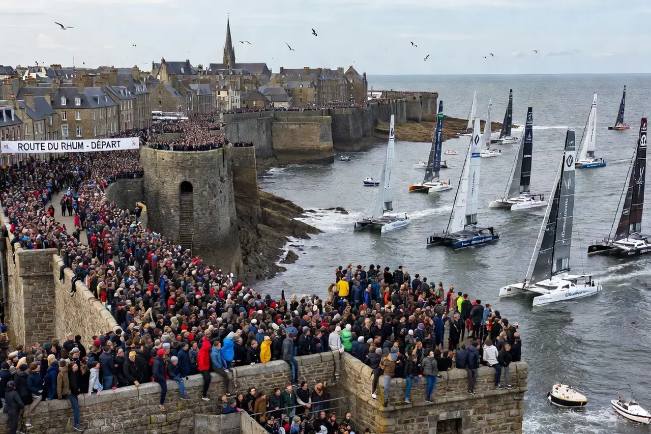 Multicoques au depart de la Route du Rhum depuis Saint-Malo